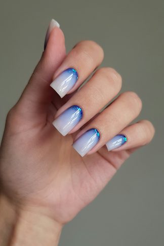 Square nails fading from white to cobalt blue